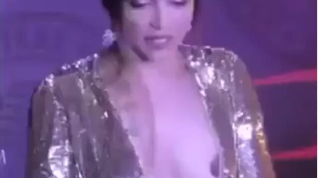 Deepika Padukone’s Nipple Incident – Full Video Is Hot Viral